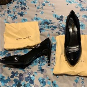 Louis Vuitton Pumps Size 41 more like a 10/10.5.